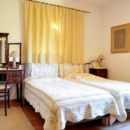 Elegant Stone Mansion In Historic Lägenhet *