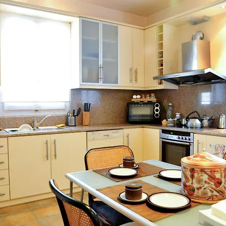 Elegant Stone Mansion In Historic Διαμέρισμα