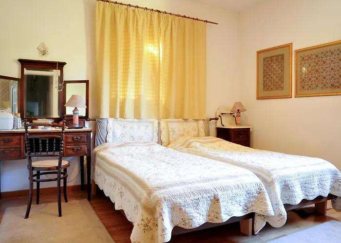 Elegant Stone Mansion In Historic Apartamento *