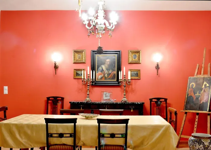 Elegant Stone Mansion In Historic Apartamento *