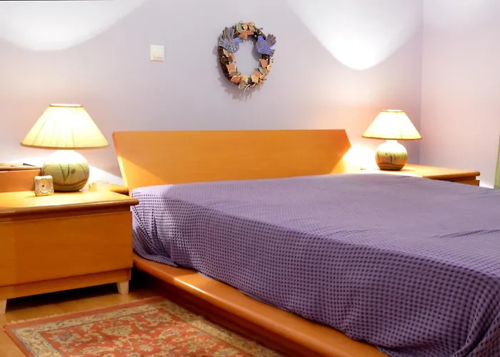 Elegant Stone Mansion In Historic Apartamento Mystras